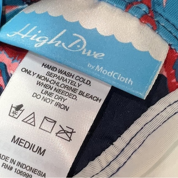 High Dive by ModCloth Red Pink Swimsuit One Piece Floral V-Neck Size Medium M - Picture 4 of 6